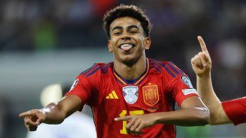 La joven pormesa española se bajó del Balón de Oro. La joven pormesa española se bajó del Balón de Oro.