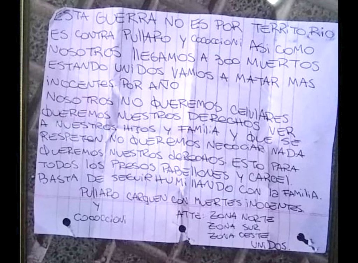 La amenaza que dejaron junto al cuerpo del playero asesinado. La amenaza que dejaron junto al cuerpo del playero asesinado. 