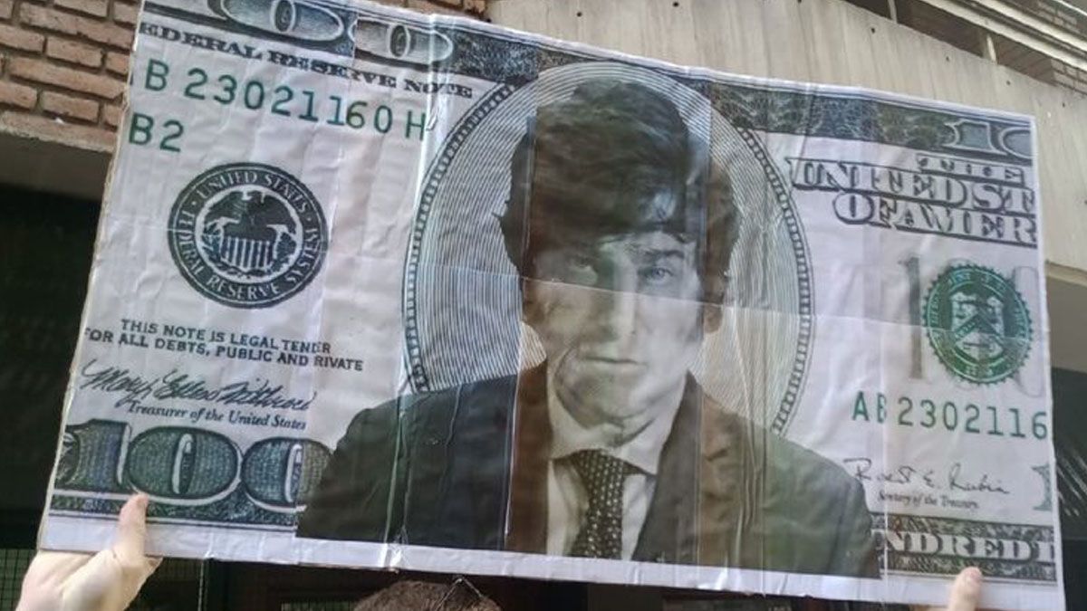 Salvador Di Stéfano se refirió a una dolarización endógena de la economía. Salvador Di Stéfano se refirió a una dolarización endógena de la economía.