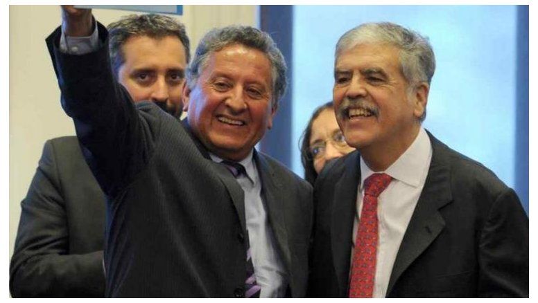 Escándalo: Diputado K le dio 2 becas con fondos del Congreso a su sobrina