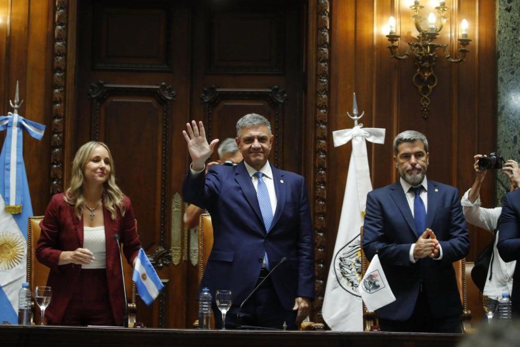 El jefe de Gobierno porteño, Jorge Macri, afirmó que la Ciudad "del caos, el desorden y el vale todo se terminó”. Así lo expresó en su discurso de la 29º apertura de sesiones ordinarias en la Legislatura. El jefe de Gobierno porteño, Jorge Macri, afirmó que la Ciudad "del caos, el desorden y el vale todo se terminó”. Así lo expresó en su discurso de la 29º apertura de sesiones ordinarias en la Legislatura.