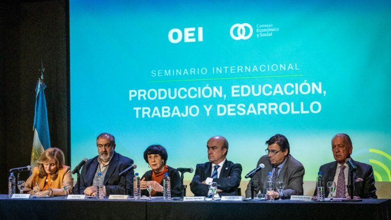 Debaten sobre, trabajo y desarrollo, en otro contexto global