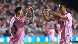 Diego Gómez con Lionel Messi.