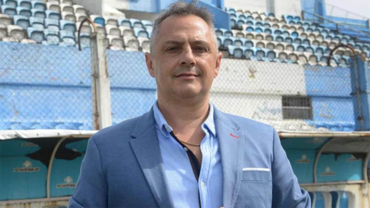 El presidente de Racing de Córdoba, Manuel Pérez, destrozó al exjugador, Franco García tras irse libre en 2022 que “tiró 70 pelotas a las vías”. El presidente de Racing de Córdoba, Manuel Pérez, destrozó al exjugador, Franco García tras irse libre en 2022 que “tiró 70 pelotas a las vías”.