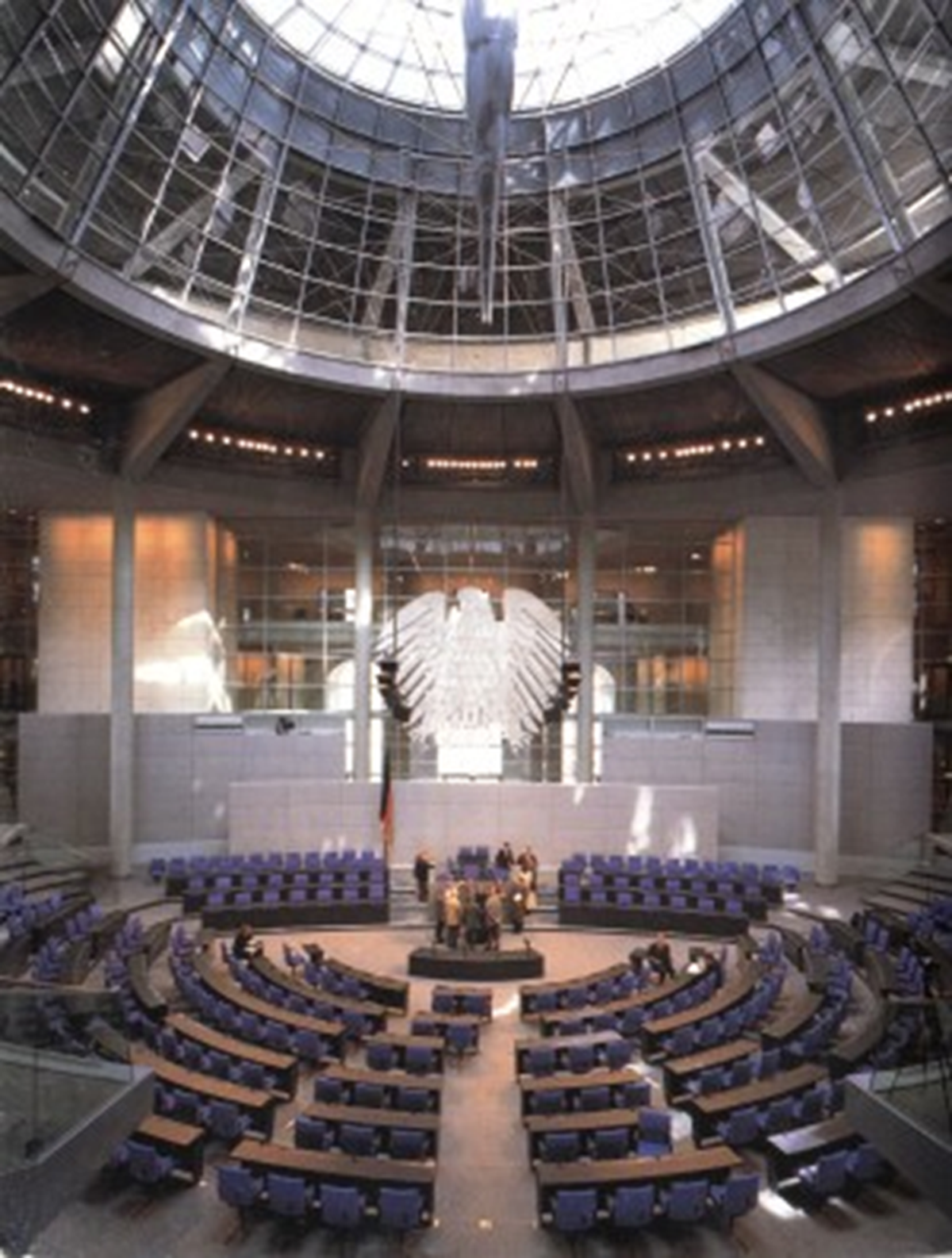 El viejo Reichstag transformado en el nuevo Bundestag de Alemania El viejo Reichstag transformado en el nuevo Bundestag de Alemania