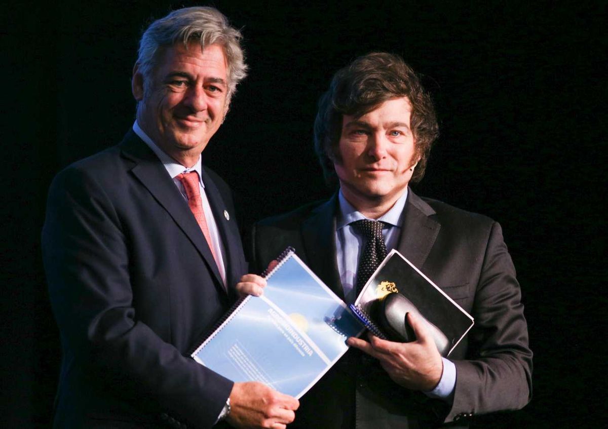 Nicolás Pino y Javier Milei en la Rural. Nicolás Pino y Javier Milei en la Rural.