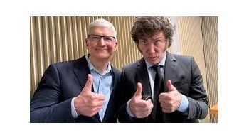 Tim Cook y Javier Milei Tim Cook y Javier Milei