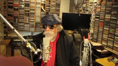 Bigote Acosta y una cadena de afectos en la Rosario desangelada