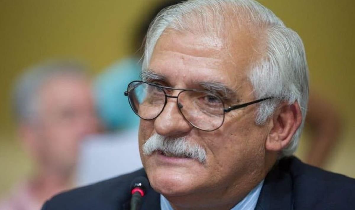 Massalin Particulares apuntada por Carlos Zapata.