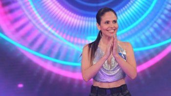 Romina Uhrig reingresa por 48 horas al reality show de Telefe. Romina Uhrig reingresa por 48 horas al reality show de Telefe.