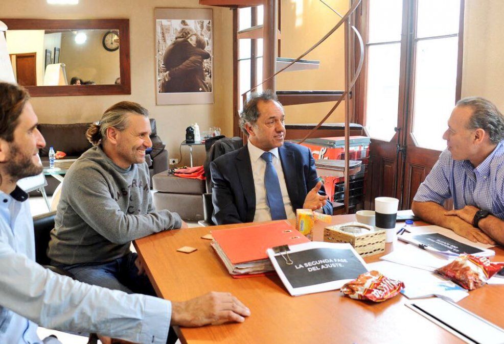El ex diputado dijo que Alberto Fernández no es santo de su devoción, y deslizó: "creo que si hoy Perón y Néstor Kirchner se levantan, matan a más de uno". Foto: Marcos Di Palma, en el pasado, junto a Daniel Scioli y Sergio Berni.