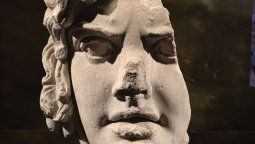 Restos arqueológicos integrados al diseño de la estación del metro de Roma, visibles durante el recorrido cotidiano de los pasajeros. Restos arqueológicos integrados al diseño de la estación del metro de Roma, visibles durante el recorrido cotidiano de los pasajeros.