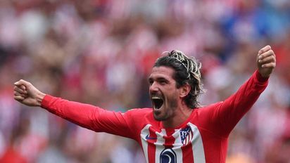 De Paul desafió los silbidos del Atlético con una reacción llena de profesionalismo