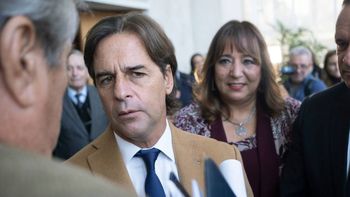 Lacalle Pou y detrás Irene Moreira. Lacalle Pou y detrás Irene Moreira.