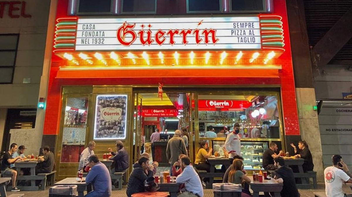 Güerrín, imperdible pizzería de Buenos Aires. Güerrín, imperdible pizzería de Buenos Aires.