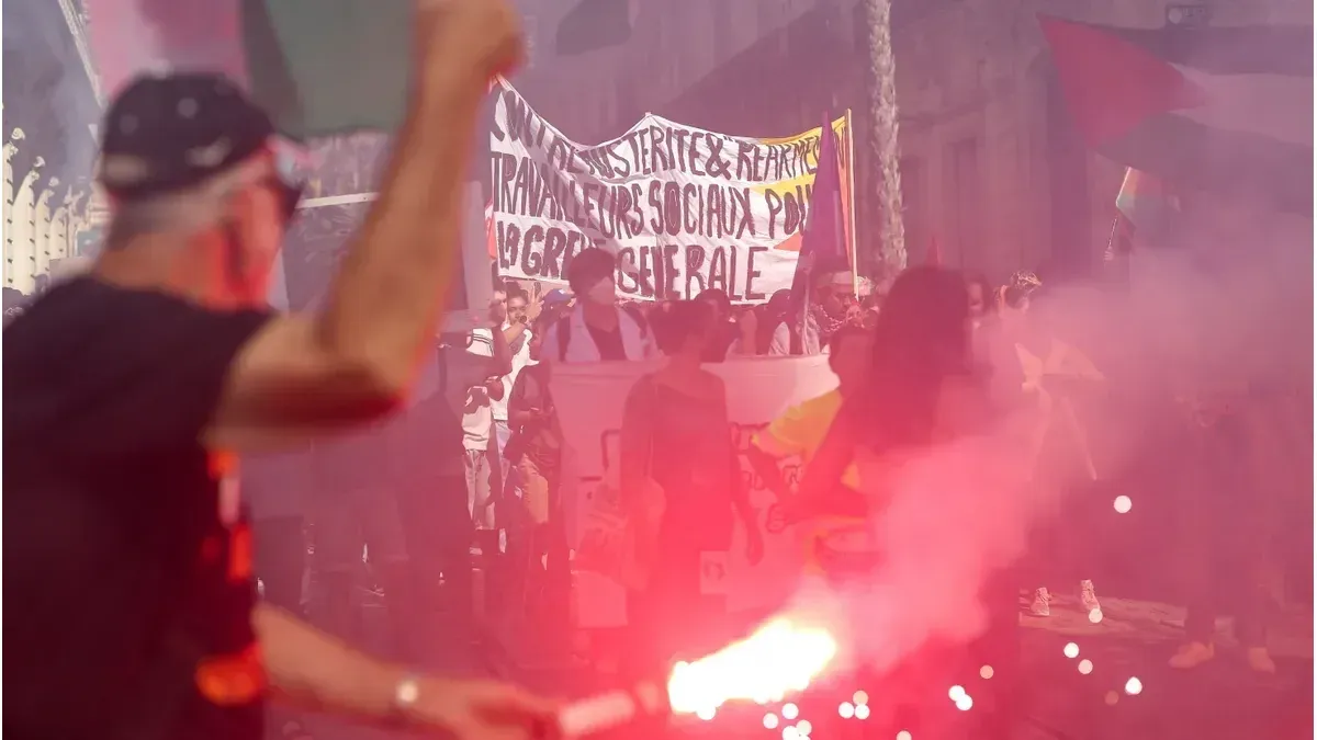 "Bloqueemos Todo": Imágenes de la protesta en Francia tras la caída de Bayrou 