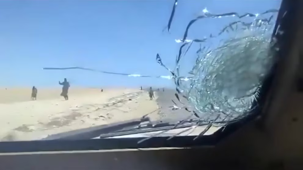 Los videos permitieron vislumbrar las brutales etapas finales de una batalla campal por el control del territorio cercano al estrecho que los hutíes habían capturado el mes pasado Los videos permitieron vislumbrar las brutales etapas finales de una batalla campal por el control del territorio cercano al estrecho que los hutíes habían capturado el mes pasado