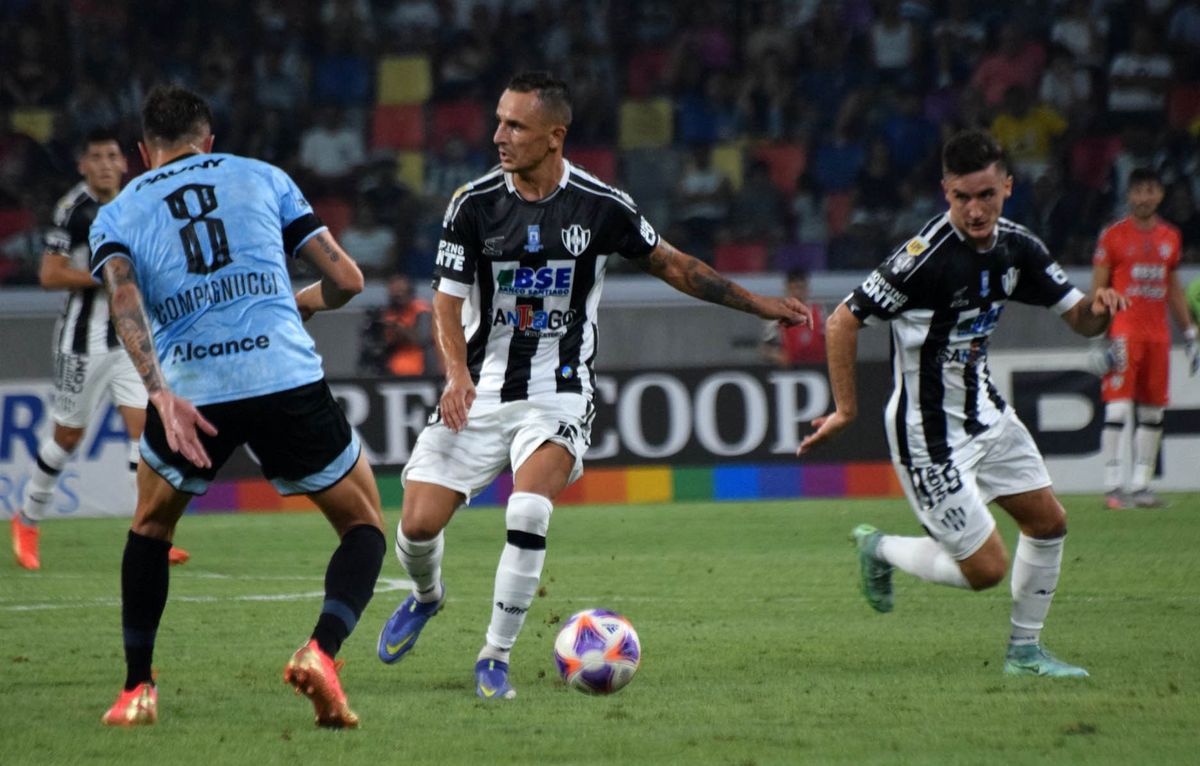 River superó a Argentinos 2-1 con Daniel Passarella ignorado en el Monumental mientras que los equipos grandes no logran hacer pie. (Foto: Noticias Argentinas)