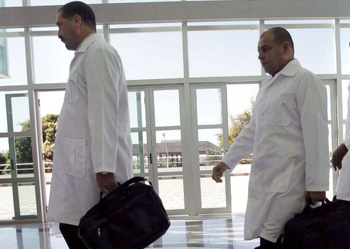 Cada vez se dan más migraciones de médicos profesionales. Cada vez se dan más migraciones de médicos profesionales. 