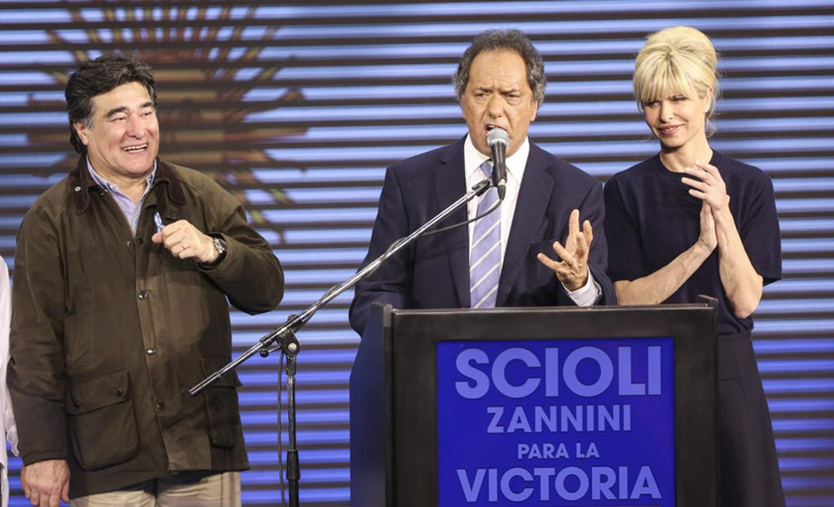 Daniel Scioli, su esposa y un candidato incómodo: Carlos Zannini Daniel Scioli, su esposa y un candidato incómodo: Carlos Zannini