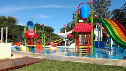 El increíble parque acuático en Buenos Aires con toboganes y a muy buen precio