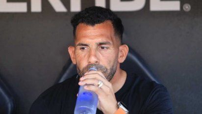 Carlos Tévez mostró la carta documento que Dóvalo le mandó y le pegó a Toviggino