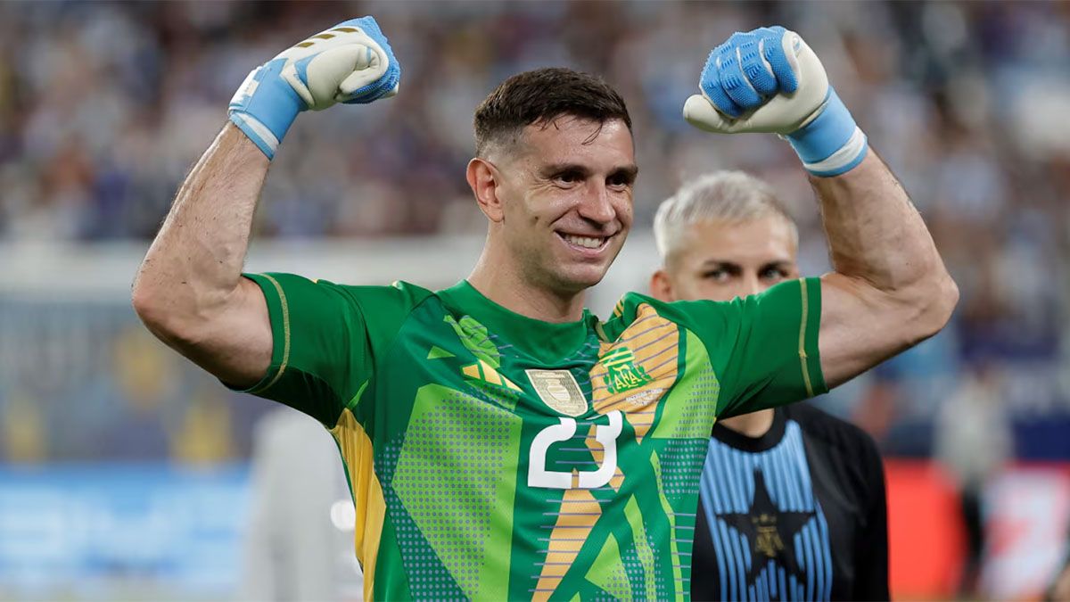Emiliano Dibu Martínez lanzó un polémico posteo tras la caída de Argentina ante Paraguay 2-1 por las Eliminatorias para el Mundial 2026. Emiliano Dibu Martínez lanzó un polémico posteo tras la caída de Argentina ante Paraguay 2-1 por las Eliminatorias para el Mundial 2026.