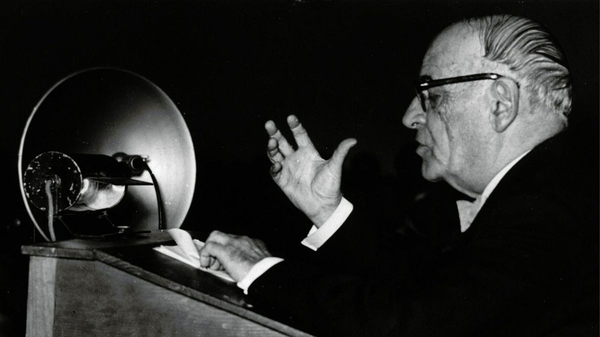 José Ortega y Gasset. José Ortega y Gasset.