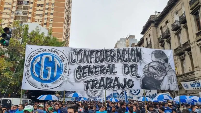 Marcha de la CGT: Cortes, caos de tránsito y un paro de transporte dispar