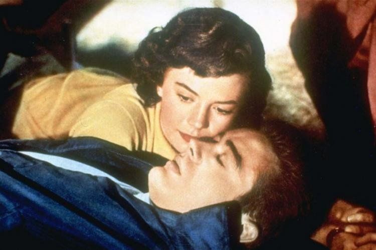 Natalie Wood y James Dean en Rebelde sin Causa.