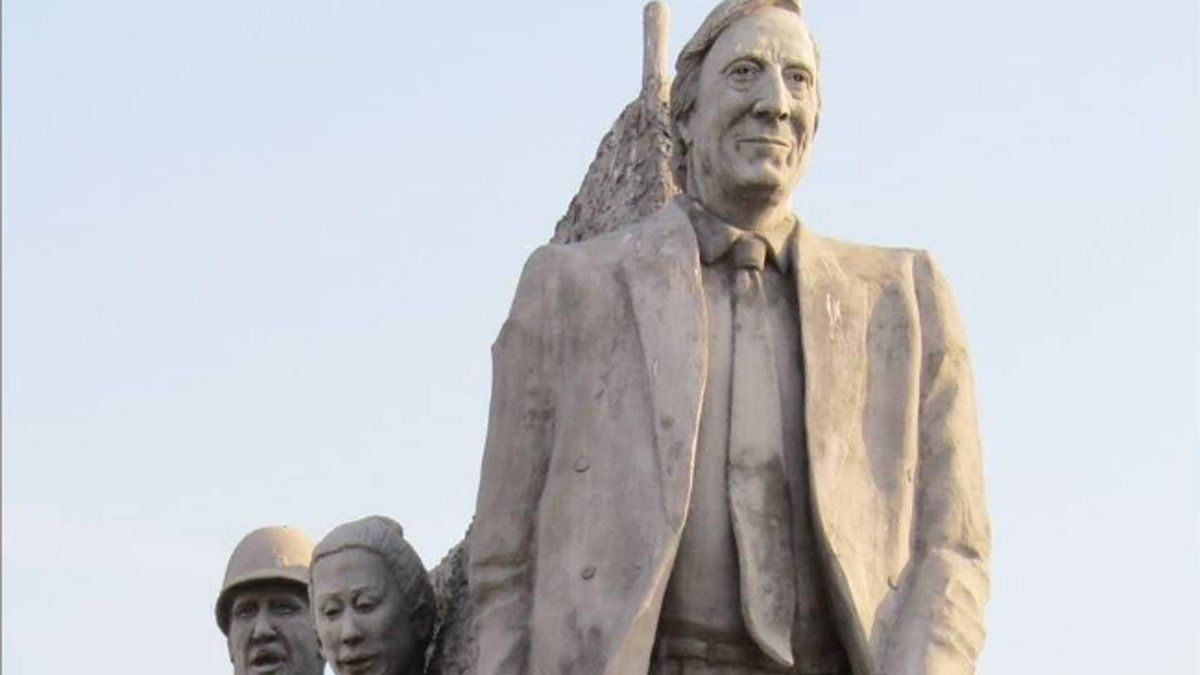Alberto Fernández repudió la vandalización al monumento de Néstor Kirchner.