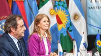 Verónica Magario con sus pares de provincias en Santiago del Estero Verónica Magario con sus pares de provincias en Santiago del Estero