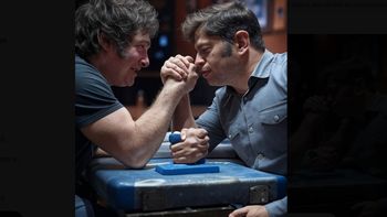 Javier Milei vs. Axel Kicillof: Un duelo inesperado (para LLA, que prefería a CFK). Javier Milei vs. Axel Kicillof: Un duelo inesperado (para LLA, que prefería a CFK).
