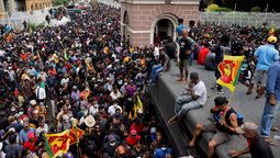 altText(Sin dólares no hay economía y tampoco Presidente: Sri Lanka)}