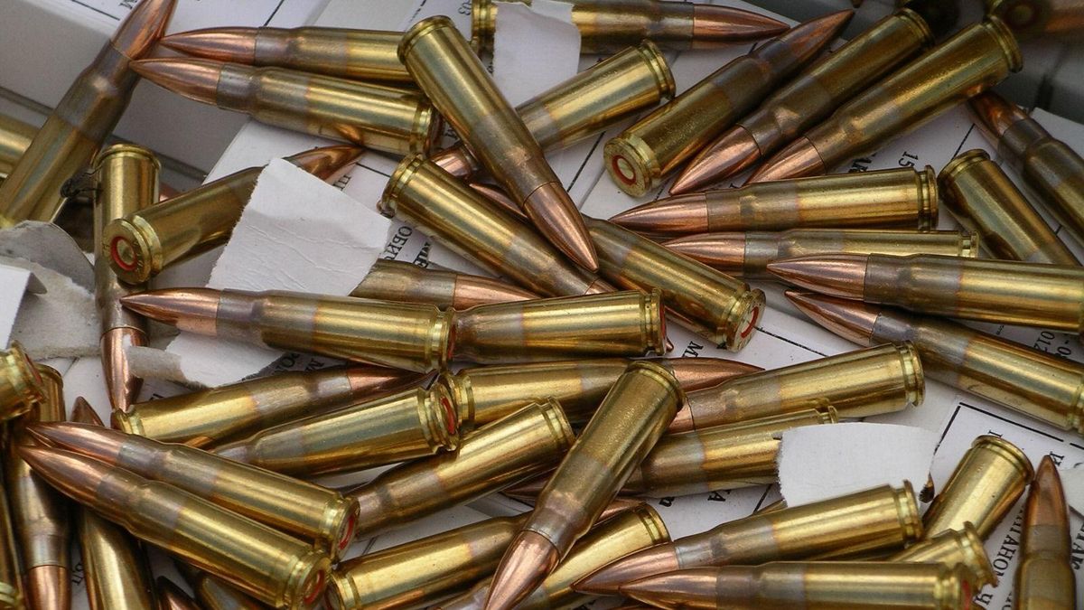 Los de la dolarización no tiene dólares para importar, y descubren las ventajas de pagar con pesos (a Fabricaciones Militares). Los de la dolarización no tiene dólares para importar, y descubren las ventajas de pagar con pesos (a Fabricaciones Militares).