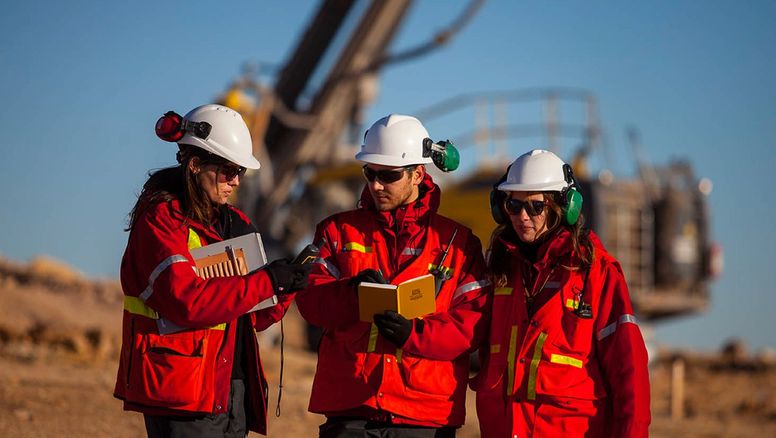 El dilema del sector que genera la mayor cantidad de empleo formal con salarios de los mejores