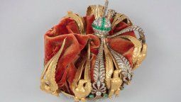 La corona de la emperatriz Eugenia, pieza central del patrimonio joyero del Segundo Imperio, será restaurada y volverá a exhibirse en el Museo del Louvre. La corona de la emperatriz Eugenia, pieza central del patrimonio joyero del Segundo Imperio, será restaurada y volverá a exhibirse en el Museo del Louvre.