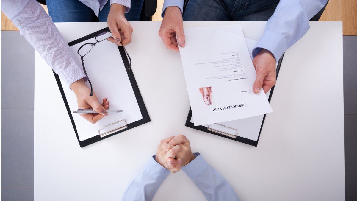 Año nuevo, y los eternos propósitos en torno al trabajo: Todas las claves para tener un CV competitivo