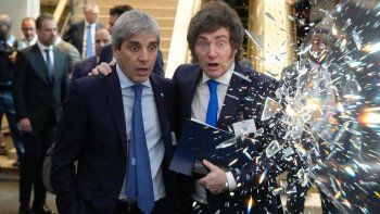 El relato optimista de Milei / Caputo se hace añicos ante los datos