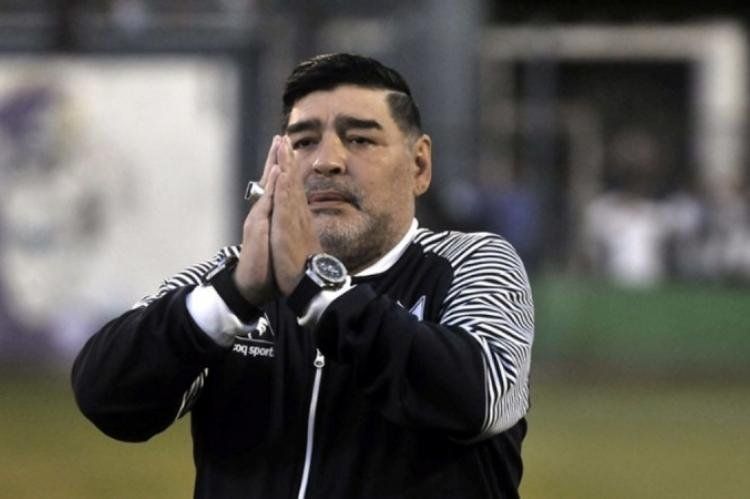 Diego Maradona es otro idolo popular que pertenece al peronismo. Alguna vez habrá que analizar el fenómeno de cómo se construyen las grandes mayorías.