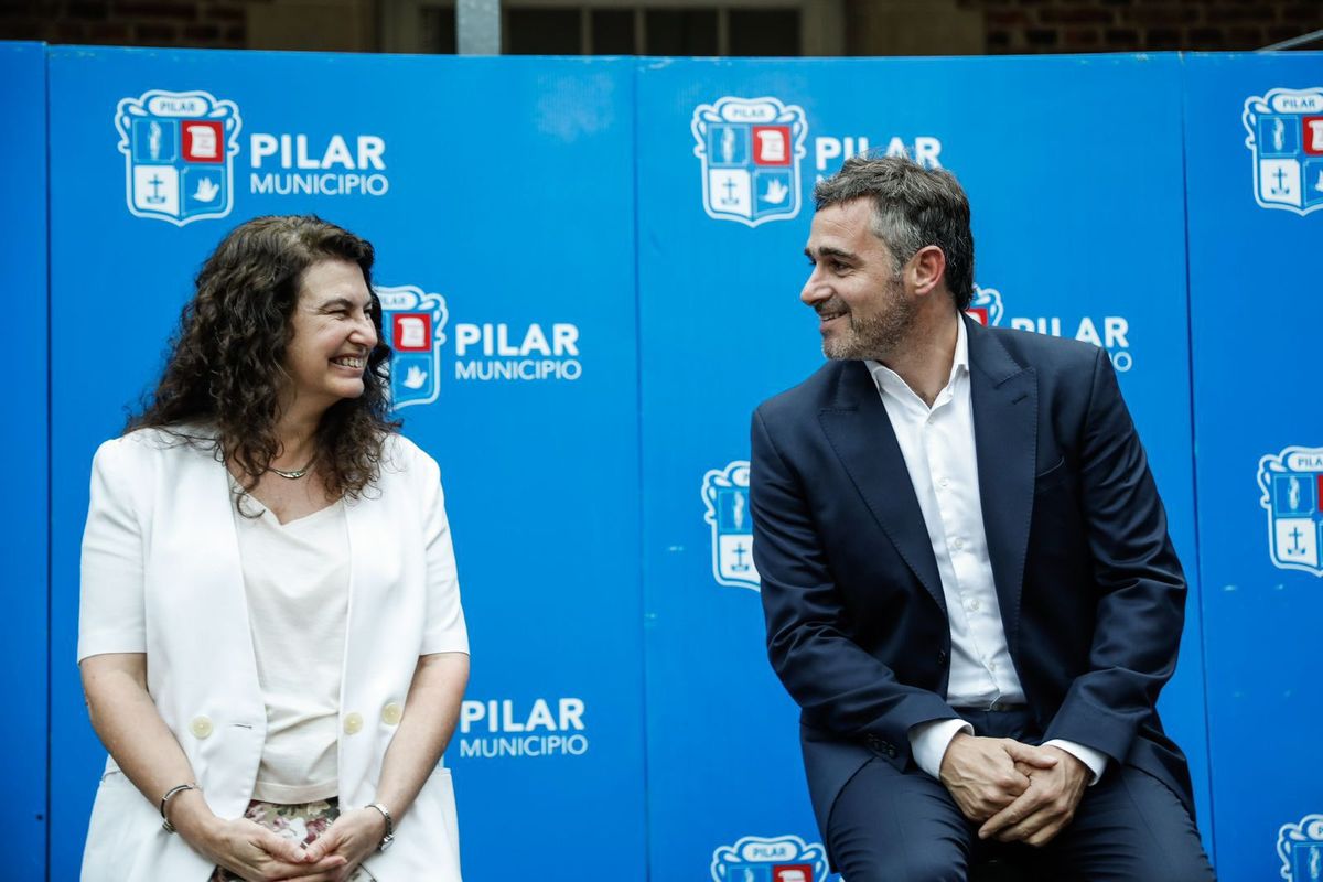 Federico Achával y Elizabeth Wagner, rectora de la Universidad Nacional de Pilar.