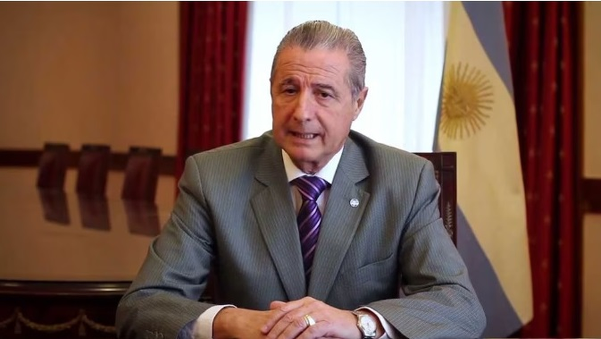 Rolando, con la supervisión del ministro Luis Caputo, deberá acelerar la ejecución de los planes de inversión de Edenor y Edesur para evitar cortes de luz este verano, así como materializar las revisiones tarifarias por los próximos 5 años. Rolando, con la supervisión del ministro Luis Caputo, deberá acelerar la ejecución de los planes de inversión de Edenor y Edesur para evitar cortes de luz este verano, así como materializar las revisiones tarifarias por los próximos 5 años.