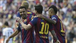 Messi, Neymar y Xavi celebran un gol en el Barcelona.