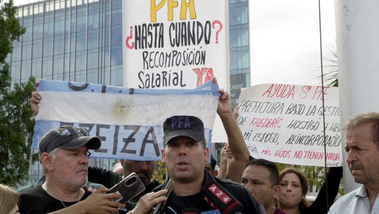 Javier Milei lo hizo: Inédita protesta de las 5 Fuerzas Federales