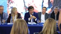 Fernando Espinoza, Verónica Magario e integrantes de la FAM.