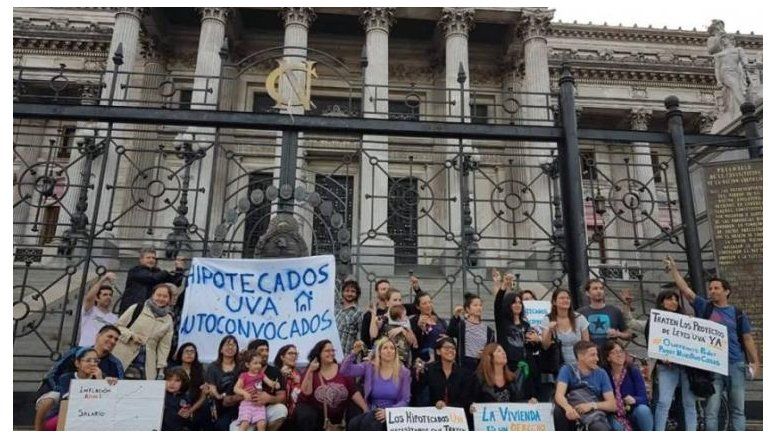 Ferraresi anunció que ningún hipotecado UVA pagará más del 35% de su salario