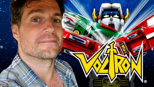 Henry Cavill como Voltron.