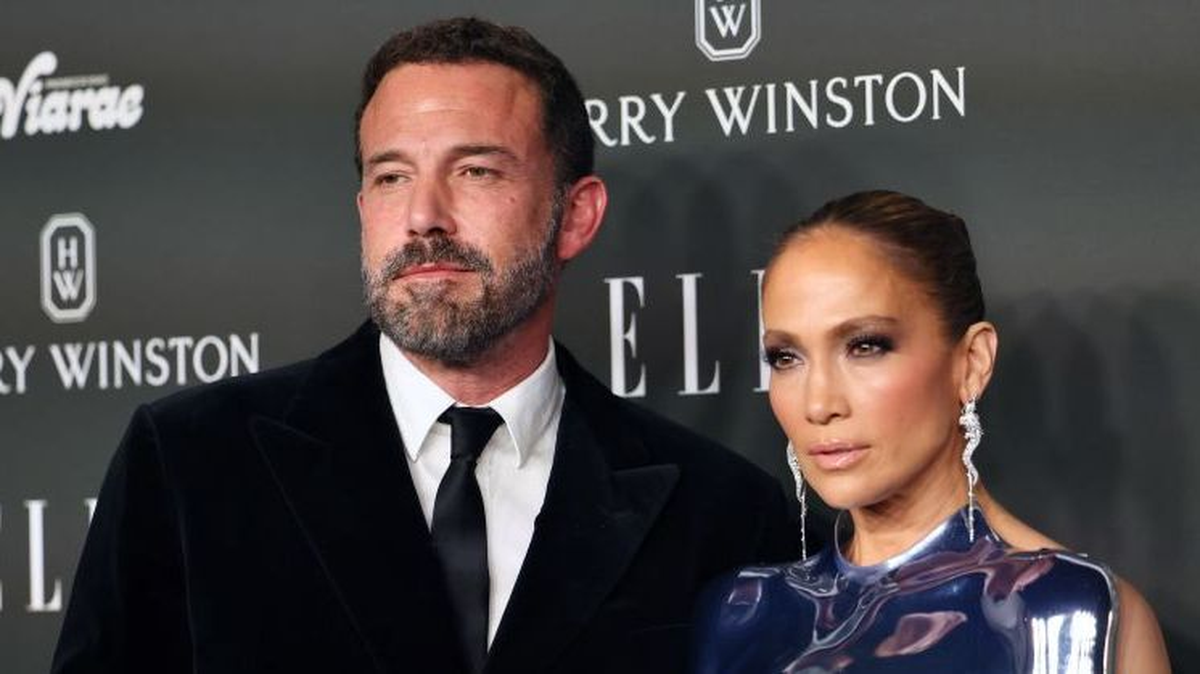 Jennifer Lopez le habría pedido el divorcio a Ben Affleck, poniendo fin a dos años de matrimonio después de que se casaran en 2022. Jennifer Lopez le habría pedido el divorcio a Ben Affleck, poniendo fin a dos años de matrimonio después de que se casaran en 2022.