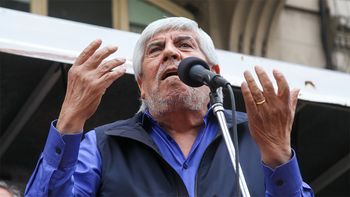 Hugo Moyano este miércoles frente a la sede del Ministerio de Trabajo. Hugo Moyano este miércoles frente a la sede del Ministerio de Trabajo.