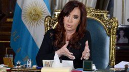 altText(Cristina desvía la atención pegándole a Scioli por TV)}